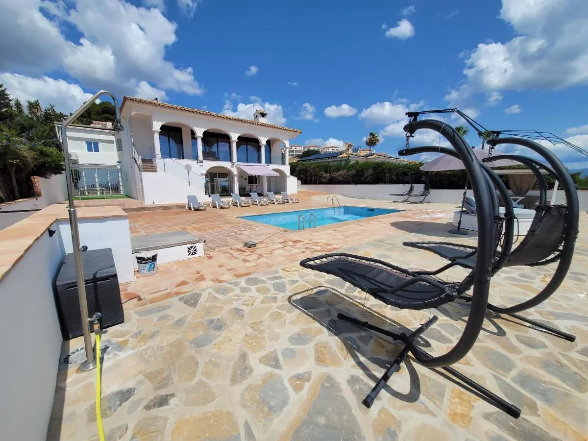 Luxury Apartments Sea Views With Pool location